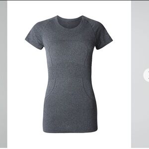 • Lululemon • Women’s Swiftly Tech Short Sleeve Crew
Heathered Black / Gray 4